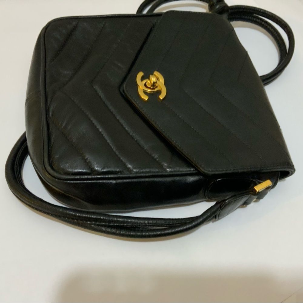 Chanel Vintage CC Turnlock Crossbody Bag  Envelope Flap Chevron Lambskin Mini - Picture 15 of 16